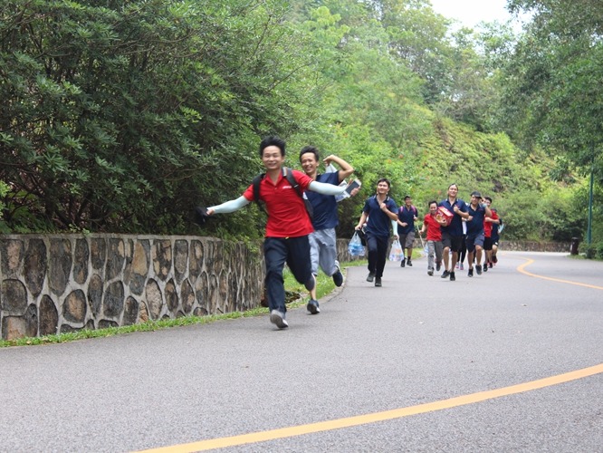 拉伸纏繞膜廠家宏展包裝2018年徒步穿越18公里活動(dòng)